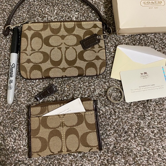 COACH  WRISTLET & COIN PURSE -bundle
#44075 - Picture 2 of 6